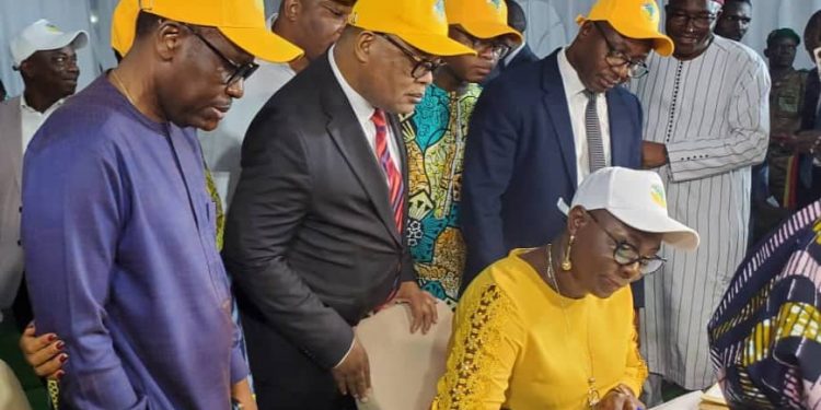 Bénin : Huit partis politiques déposent leurs dossiers pour les législatives de janvier 2023