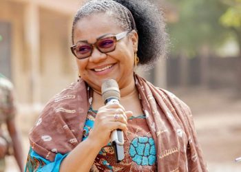 Bénin : Le gouvernement distribue 20 millions à 97 parents de triplés