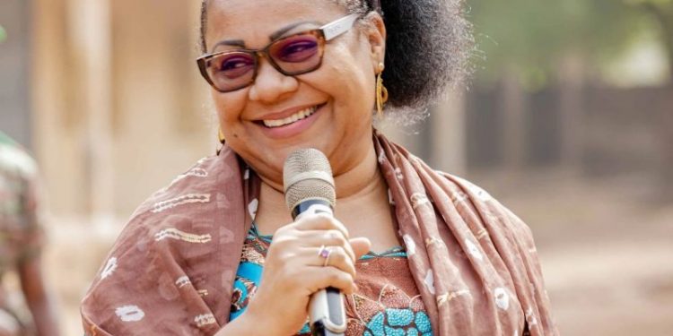 Bénin : Le gouvernement distribue 20 millions à 97 parents de triplés