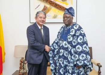 Bénin : l’ambassadeur japonais Hideki Uézono en audience chez Vlavonou