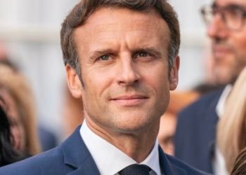 Commerce international : Macron dénonce les tarifs injustes de Trump
