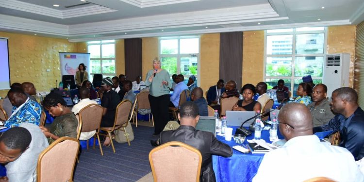 Bénin : Journalistes et OSC outillés par le SEAE et Debunk.org sur les défis du FIMI