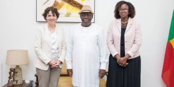 Bénin : l’Ambassadrice Tina Guthrie en audience chez Louis Vlavonou