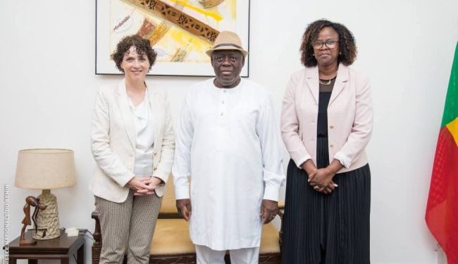 Bénin : l’Ambassadrice Tina Guthrie en audience chez Louis Vlavonou