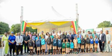 Bénin : Le gouvernement distribue 190.800 kits scolaires aux écoliers et élèves