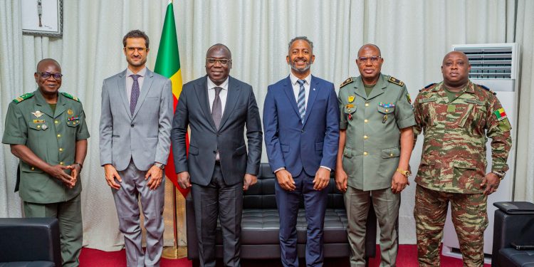 Bénin : Agonkan discute de partenariat stratégique avec Lorenzo Redalie du Comité international de la croix rouge